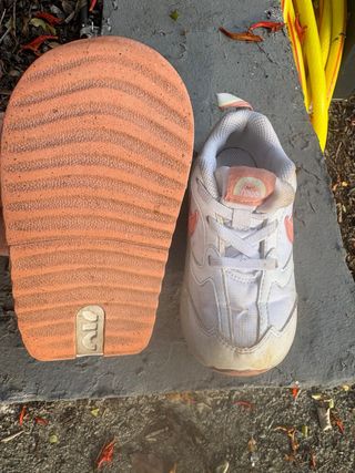 Bambas Nike niño rosa y blanco talla 25