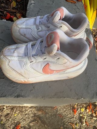 Bambas Nike niño rosa y blanco talla 25