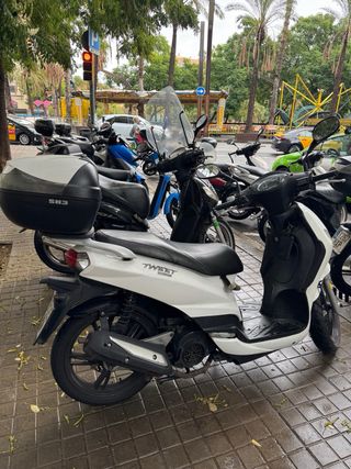 Moto Peugeot Tweet 125