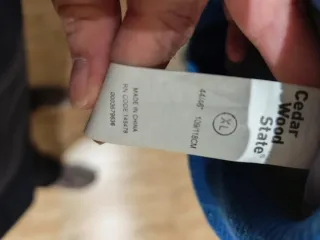 Chaqueta azul con capucha hombre.