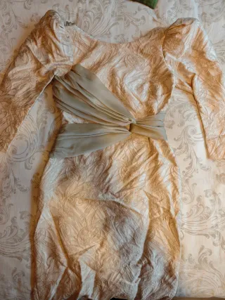 Vestido beige madre comunión