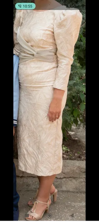 Vestido beige madre comunión