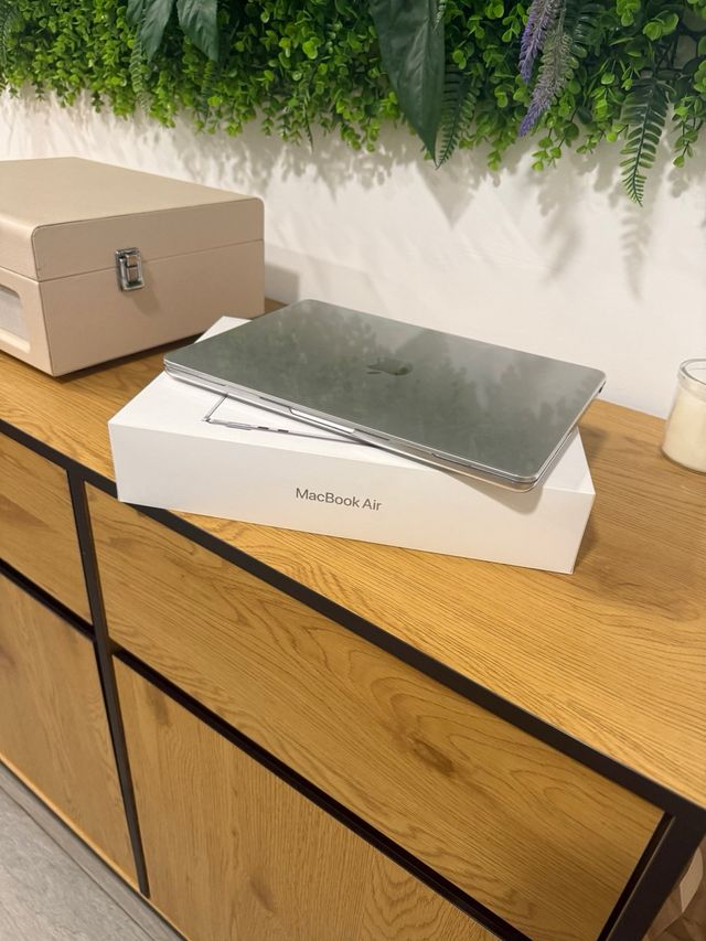 MacBook Air M3 – 16GB / 512GB – 2025. Como Nuevo