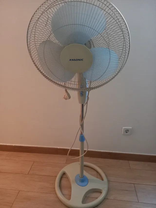 Ventilador de pie Ansonic beige y azul