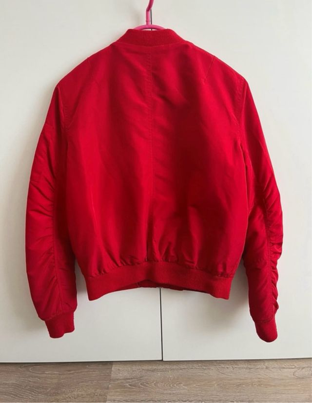 Chaqueta Bomber Roja Stradivarius