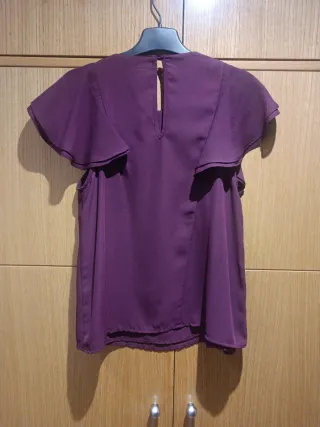 Camisa morada con volantes