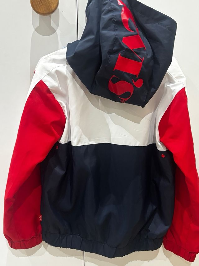 Chubasquero Levi's 4 años