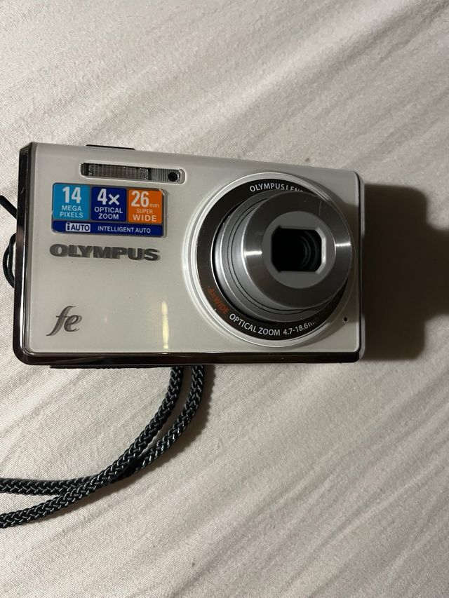 Cámara Olympus Digital Blanca 14MP