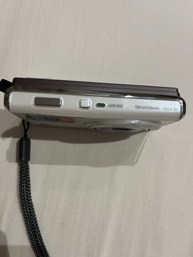 Cámara Olympus Digital Blanca 14MP