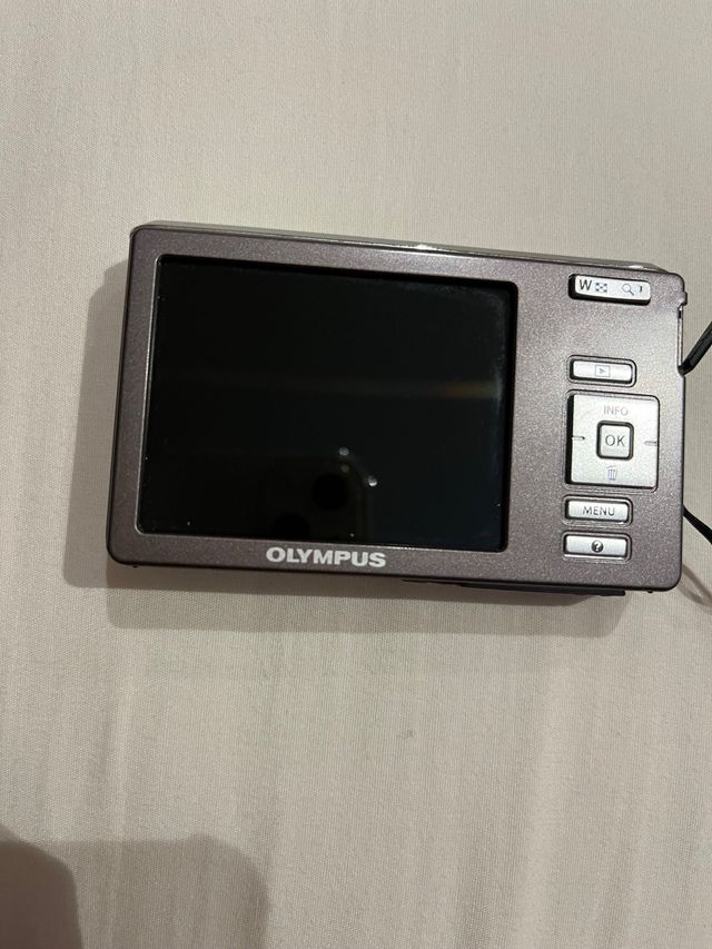 Cámara Olympus Digital Blanca 14MP