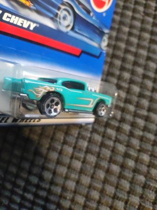 Hot Wheels '57 Chevy 1:64 Turquesa