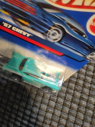 Hot Wheels '57 Chevy 1:64 Turquesa