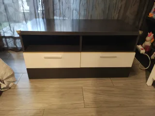 Mueble TV madera marrón y blanco