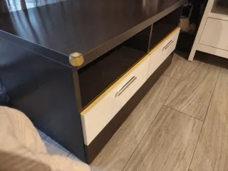 Mueble TV madera marrón y blanco