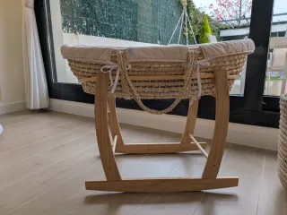 Moisés Pasito a Pasito Mimbre con colchón nuevo