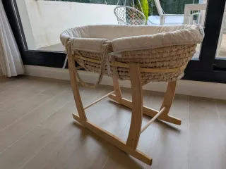 Moisés Pasito a Pasito Mimbre con colchón nuevo