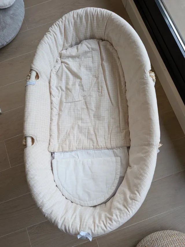 Moisés Pasito a Pasito Mimbre con colchón nuevo