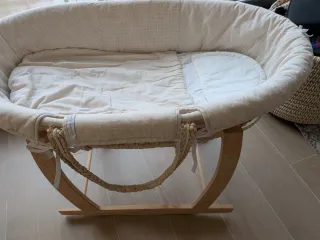 Moisés Pasito a Pasito Mimbre con colchón nuevo