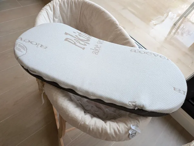 Moisés Pasito a Pasito Mimbre con colchón nuevo