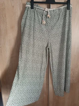 Pantalón ancho de verano con cinturón