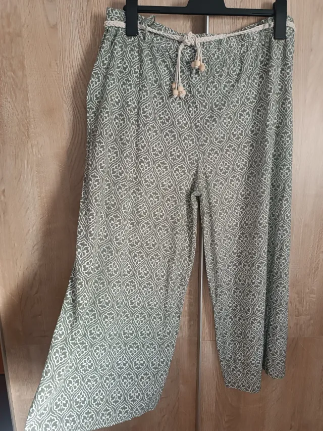Pantalón ancho de verano con cinturón
