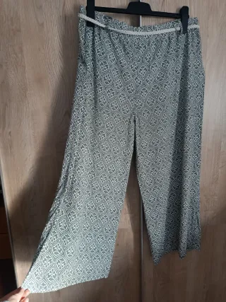 Pantalón ancho de verano con cinturón