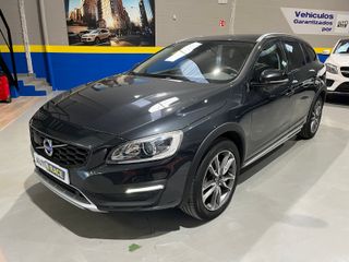 Volvo V60 CROSS COUNTRY D3 MOMENTUM 2017