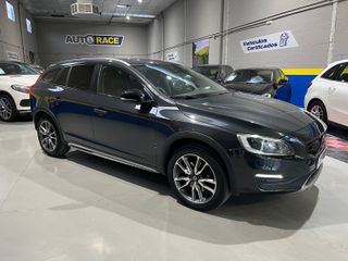 Volvo V60 CROSS COUNTRY D3 MOMENTUM 2017