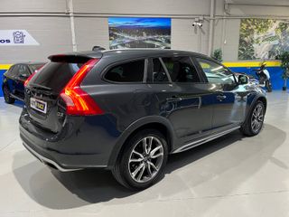 Volvo V60 CROSS COUNTRY D3 MOMENTUM 2017