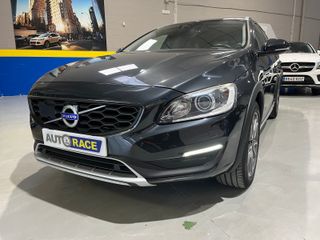 Volvo V60 CROSS COUNTRY D3 MOMENTUM 2017
