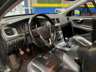 Volvo V60 CROSS COUNTRY D3 MOMENTUM 2017