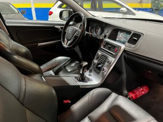 Volvo V60 CROSS COUNTRY D3 MOMENTUM 2017