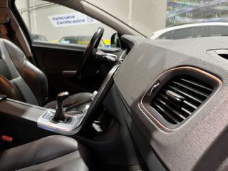 Volvo V60 CROSS COUNTRY D3 MOMENTUM 2017