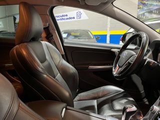 Volvo V60 CROSS COUNTRY D3 MOMENTUM 2017