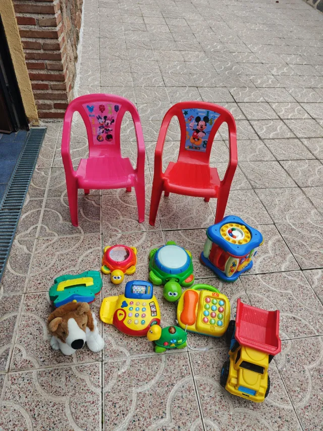Lote Juguetes Niños Sillas y Teléfonos
