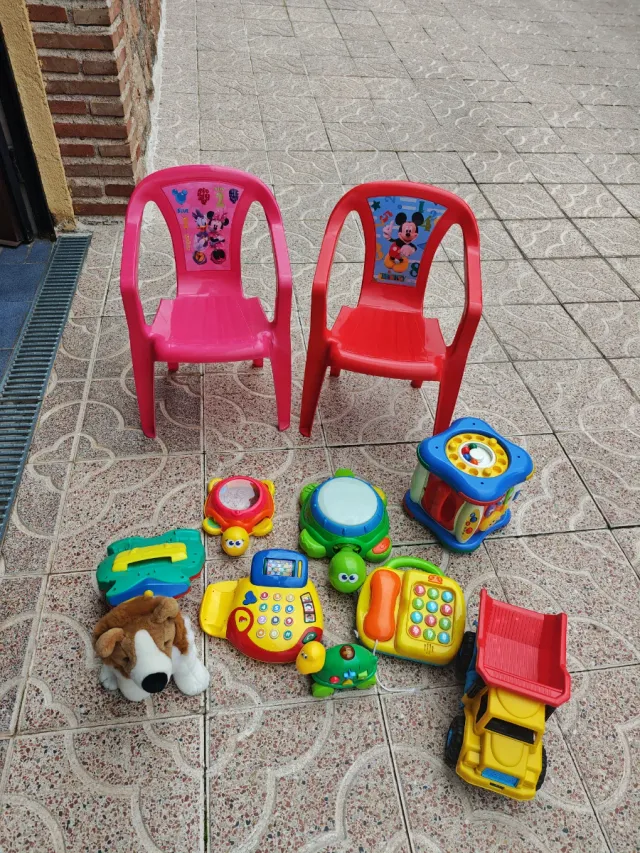 Lote Juguetes Niños Sillas y Teléfonos