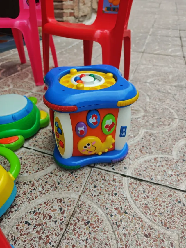 Lote Juguetes Niños Sillas y Teléfonos