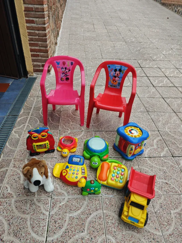 Lote Juguetes Niños Sillas y Teléfonos