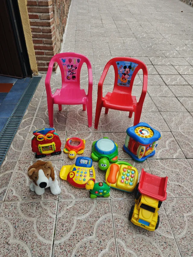 Lote Juguetes Niños Sillas y Teléfonos
