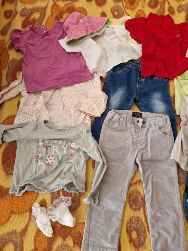 Lotto vestiti bimba 50 pezzi da 1 a 18 mesi