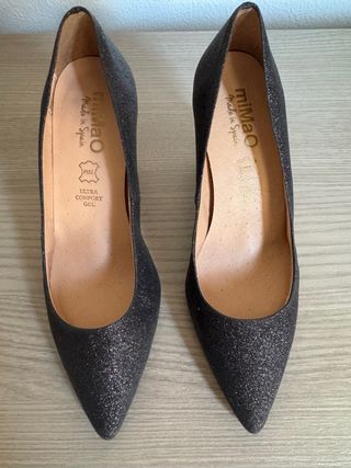 Zapatos de tacón miMaO negros con purpurina