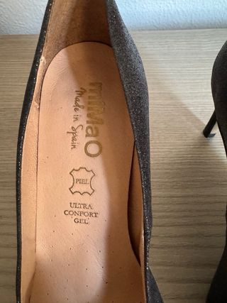 Zapatos de tacón miMaO negros con purpurina