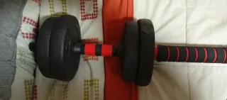 Pesas ajustables y guantes fitness