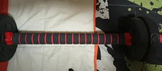 Pesas ajustables y guantes fitness