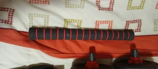 Pesas ajustables y guantes fitness