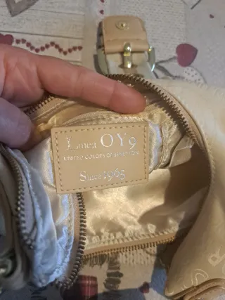 Borsetta beige con dettagli oro