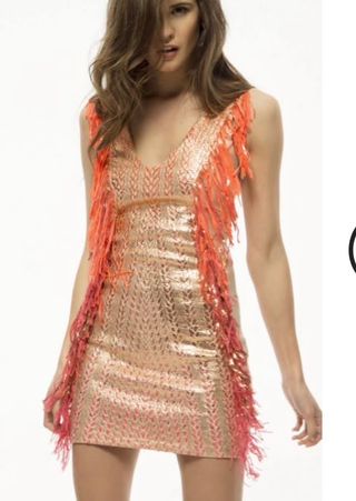 Vestido fiesta lentejuelas oro y flecos rojos