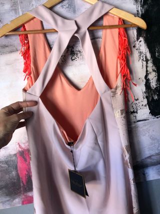 Vestido fiesta lentejuelas oro y flecos rojos