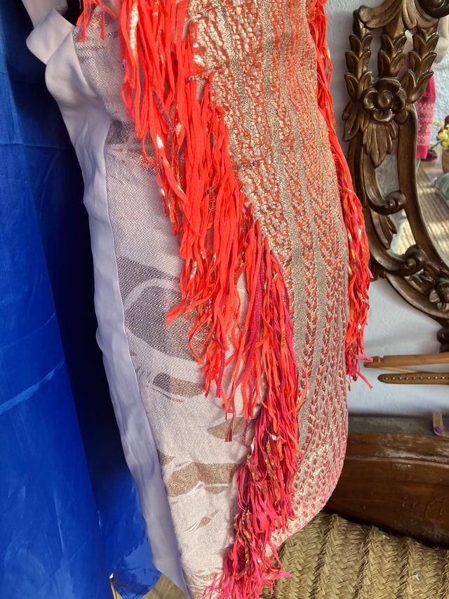 Vestido fiesta lentejuelas oro y flecos rojos