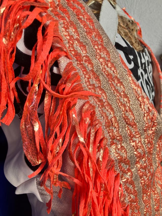 Vestido fiesta lentejuelas oro y flecos rojos